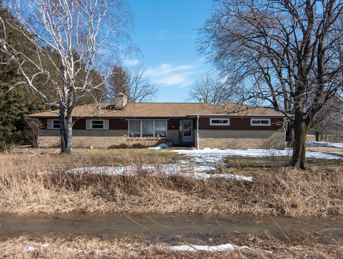 9826 N Wauwatosa Rd, Mequon, WI 53097