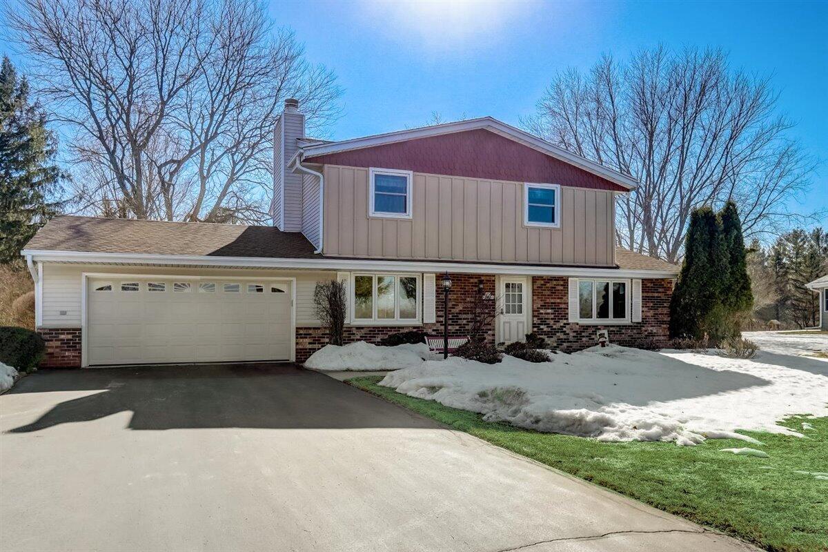S77W26555 Crestview Ct., Vernon, WI 53189