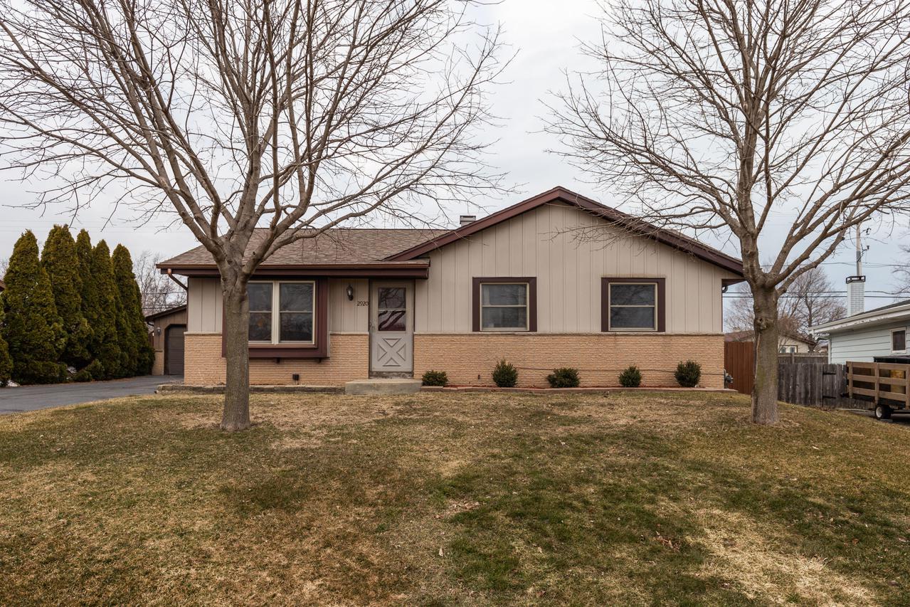 2920 Thornapple Ct., Caledonia, WI 53402
