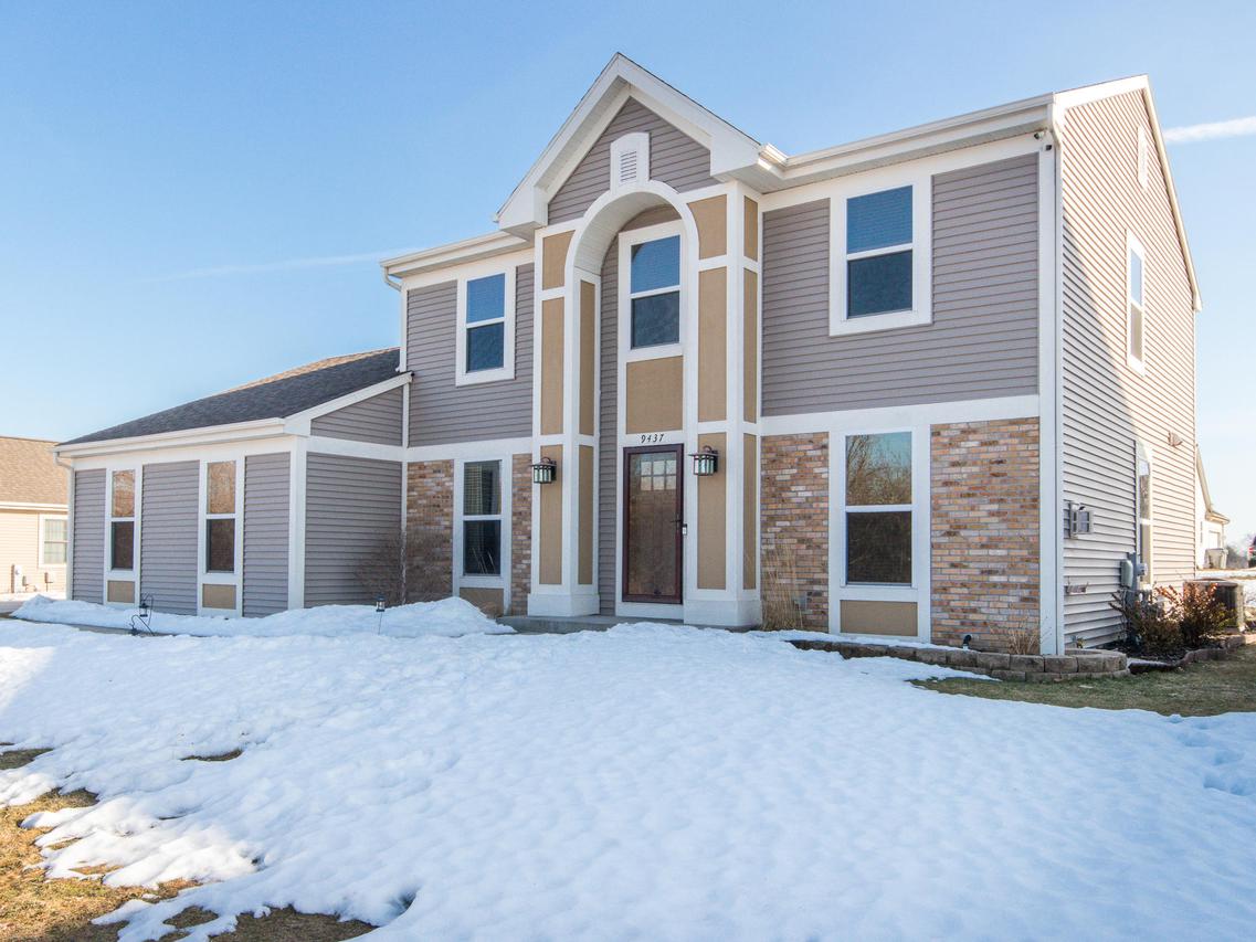 9437 Greenwood Ter., Glendale, WI 53224