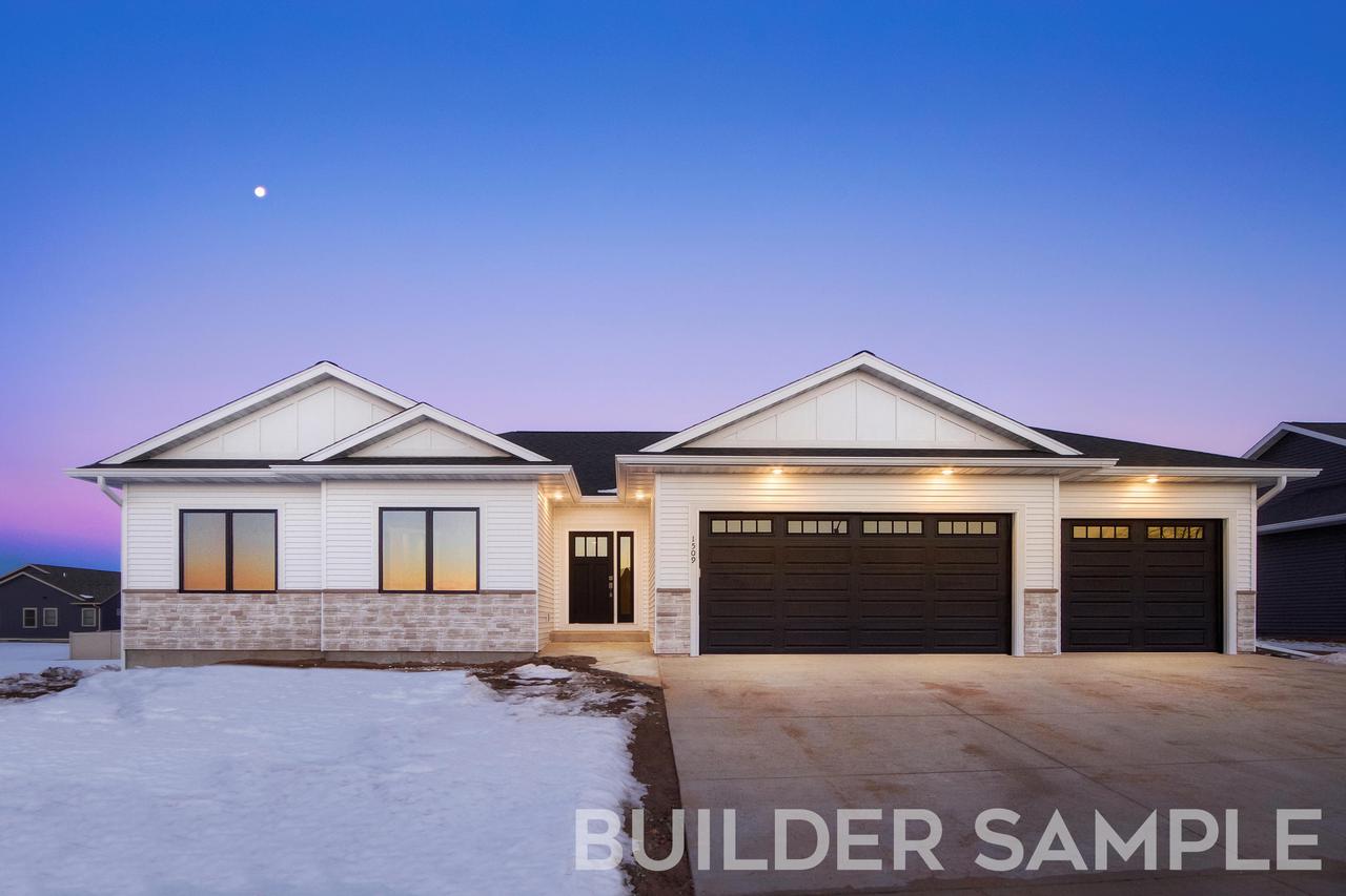 1240 Crockett Dr, Holmen, WI 54636