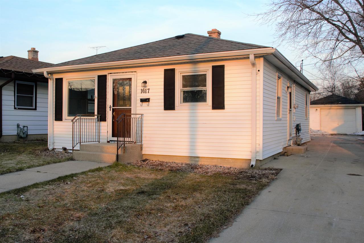1617 Indiana St, Racine, WI 53405