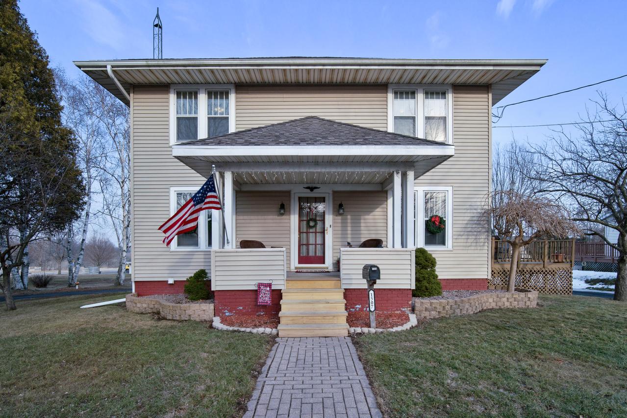 1507 N 8th St, Manitowoc, WI 54220
