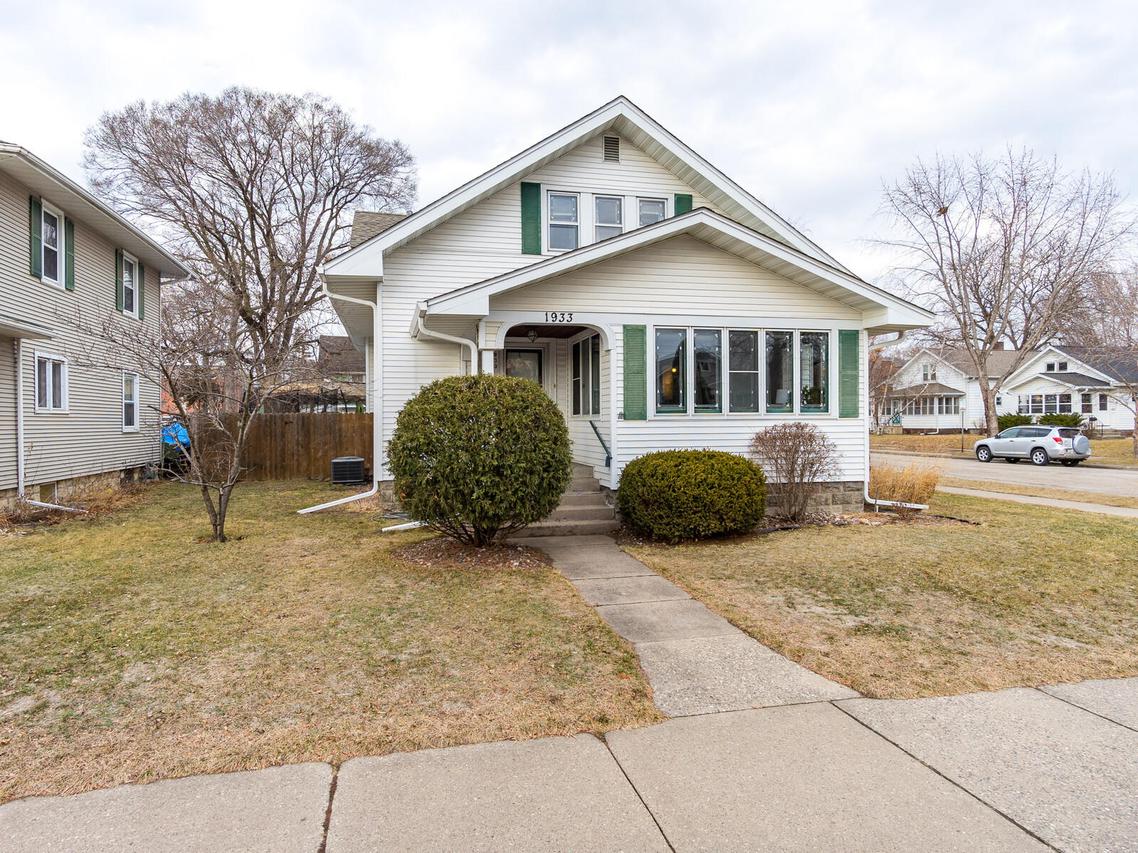 1933 State St., La Crosse, WI 54601