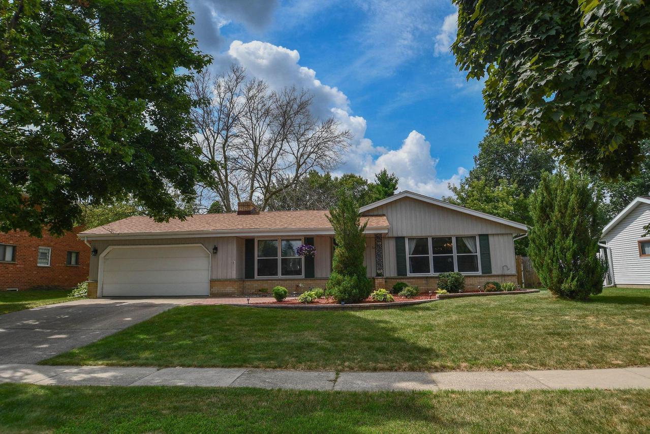 1524 David Ln., Waukesha, WI 53189
