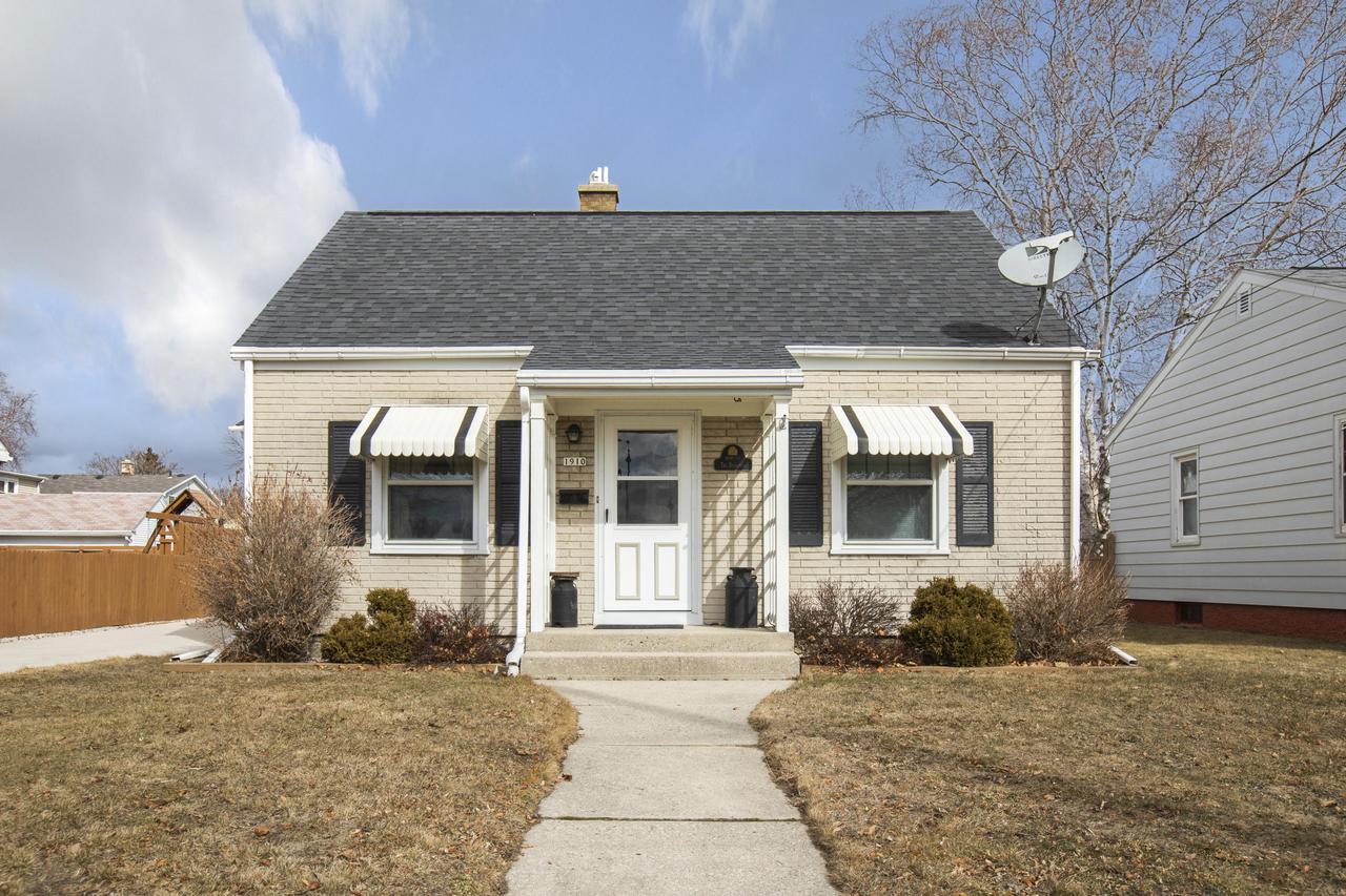 1910 Rankin St., Manitowoc, WI 54220