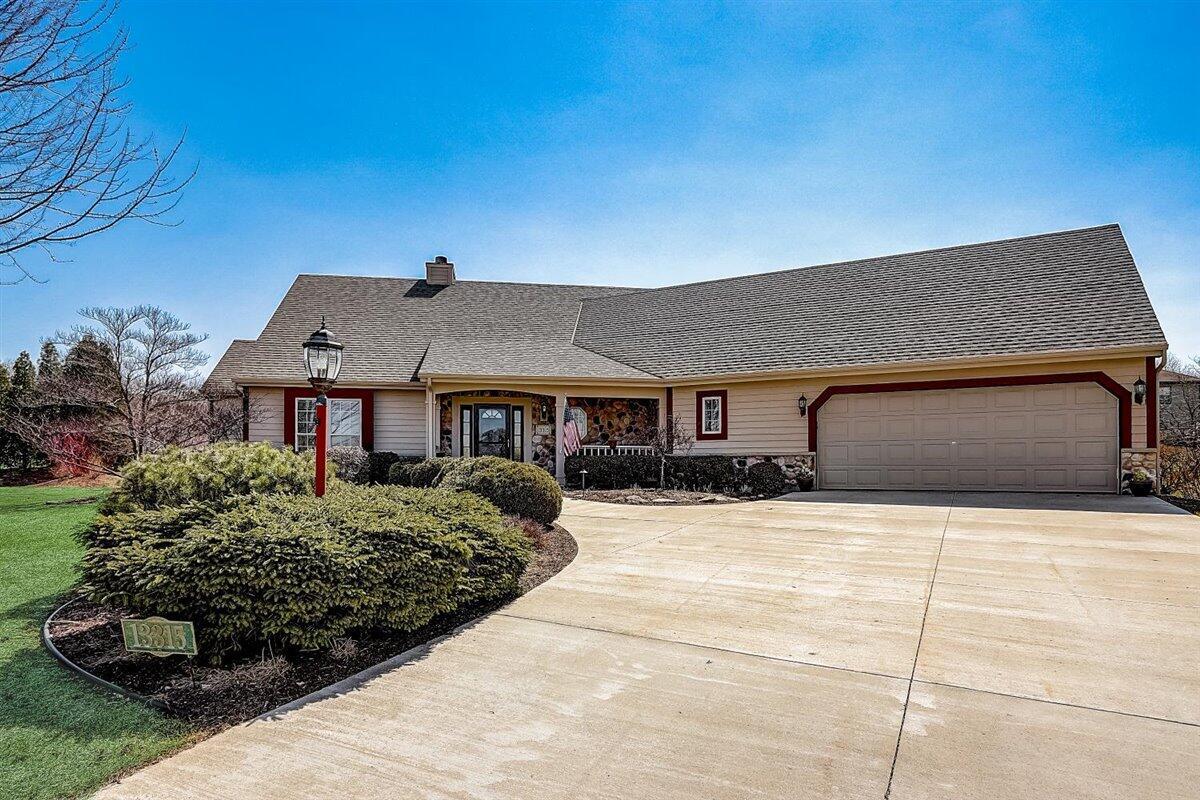 13315 W Crestwood Ct., New Berlin, WI 53151