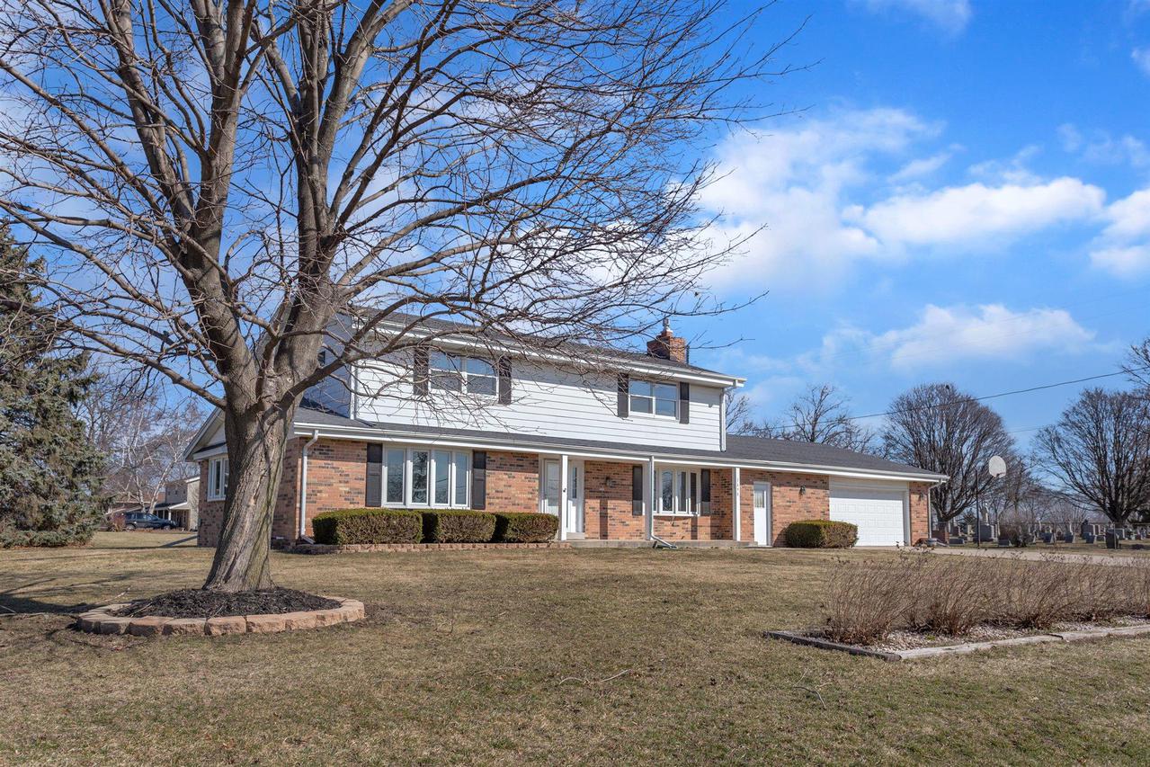 1650 E Broadway -, Waukesha, WI 53186