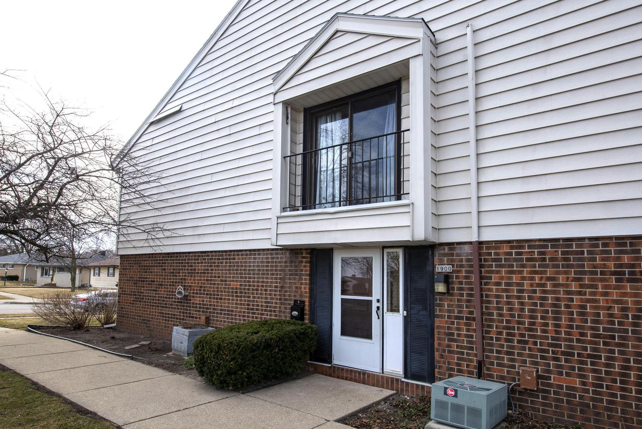 1900 W Salem #D, Milwaukee, WI 53221