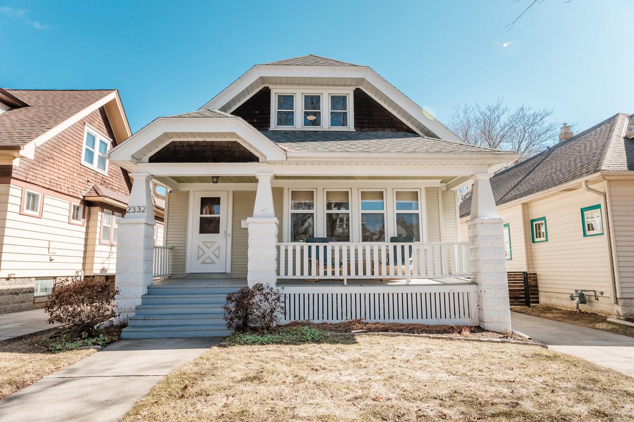 2332 N 65th St, Wauwatosa, WI 53213