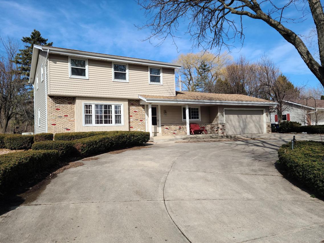 14460 W Honey Ln., New Berlin, WI 53151
