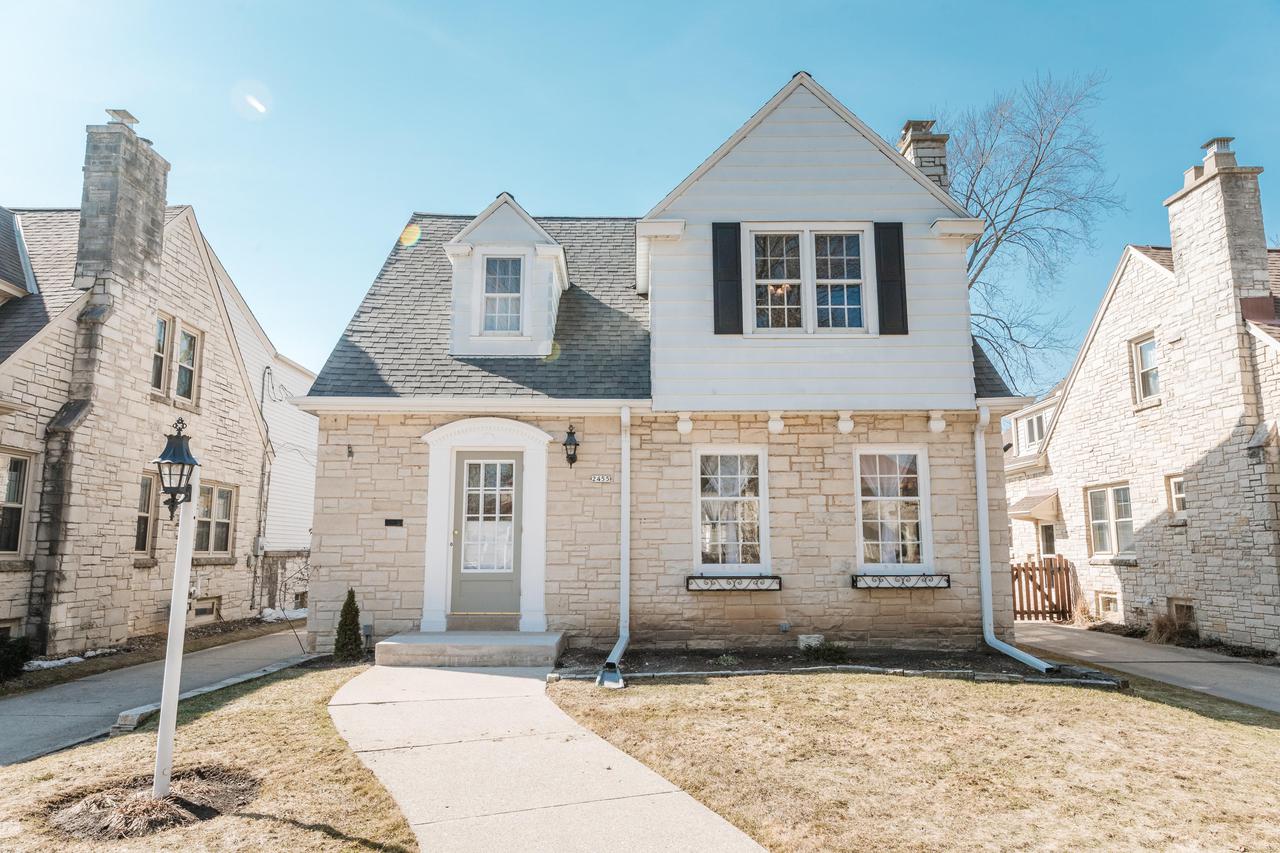 2455 N 88th St., Wauwatosa, WI 53226