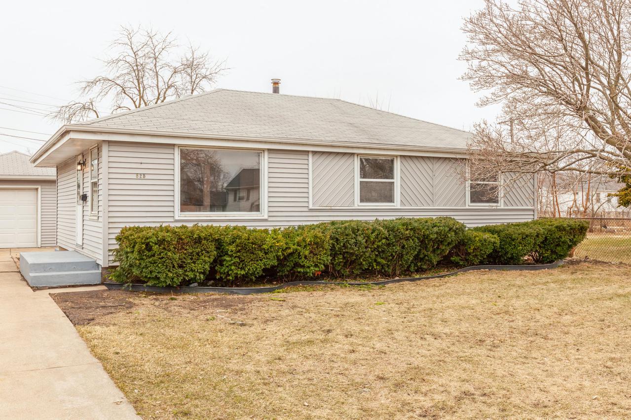 825 Sandra Ct., Racine, WI 53403