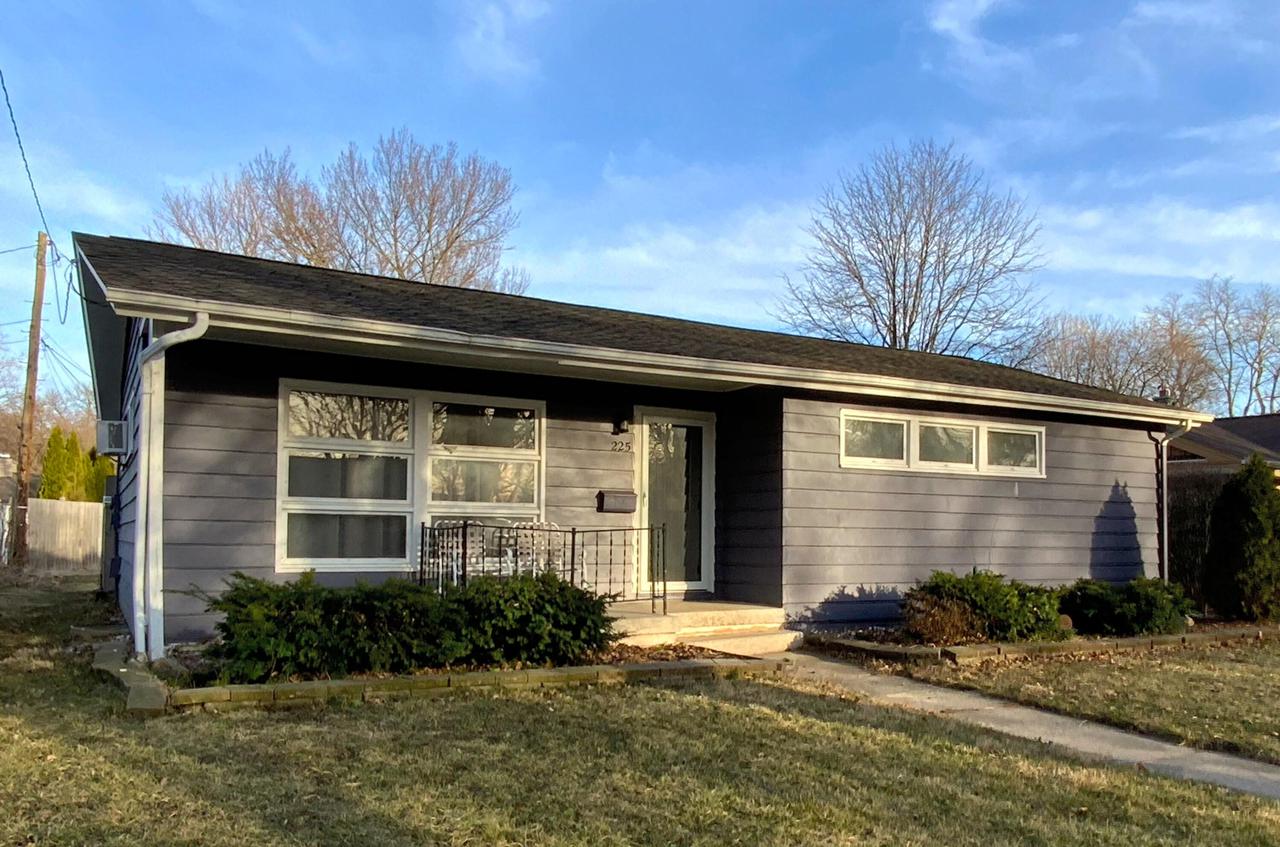 225 S Greenfield Ave, Waukesha, WI 53186