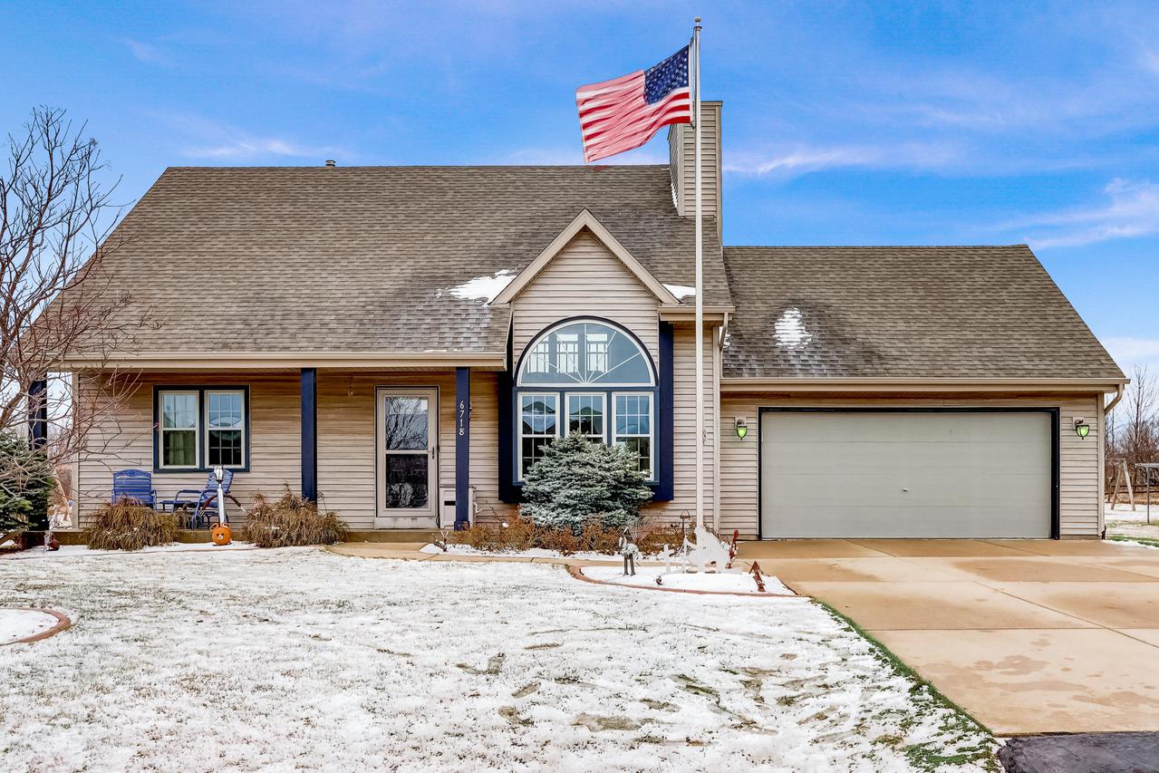 6718 Bobolink Rd., Caledonia, WI 53402