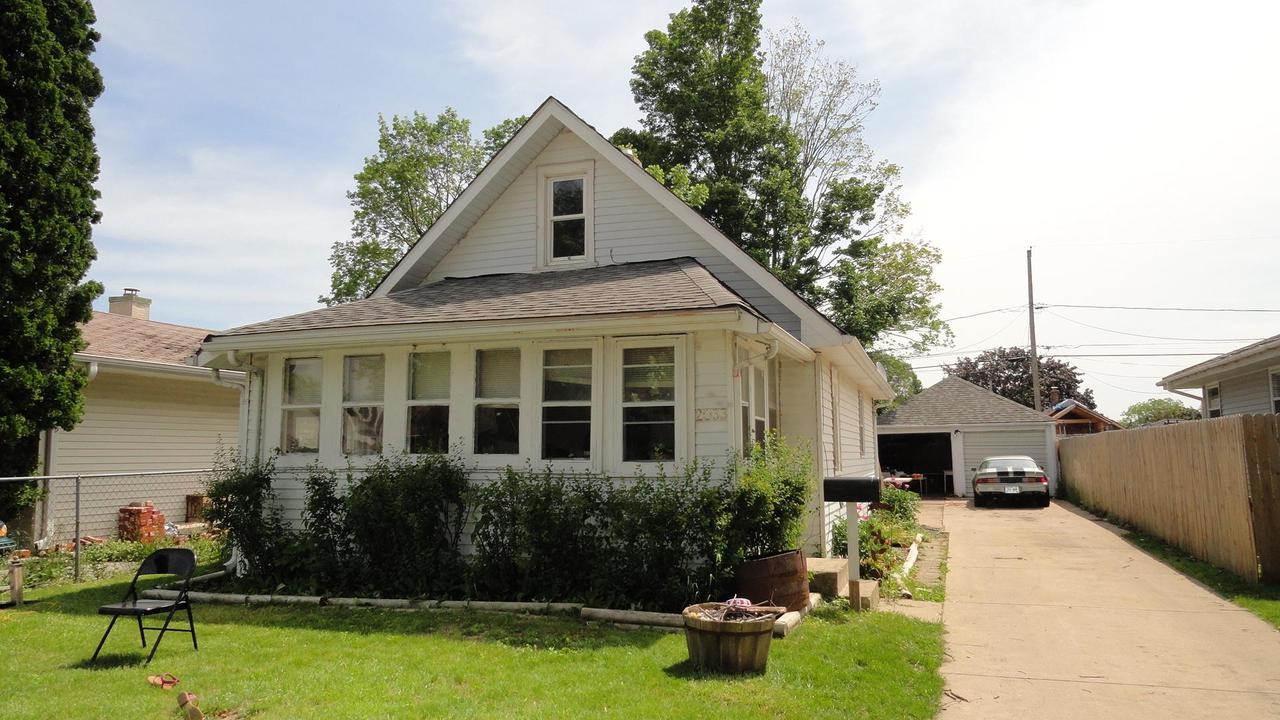 2033 Cleveland Ave., Racine, WI 53405