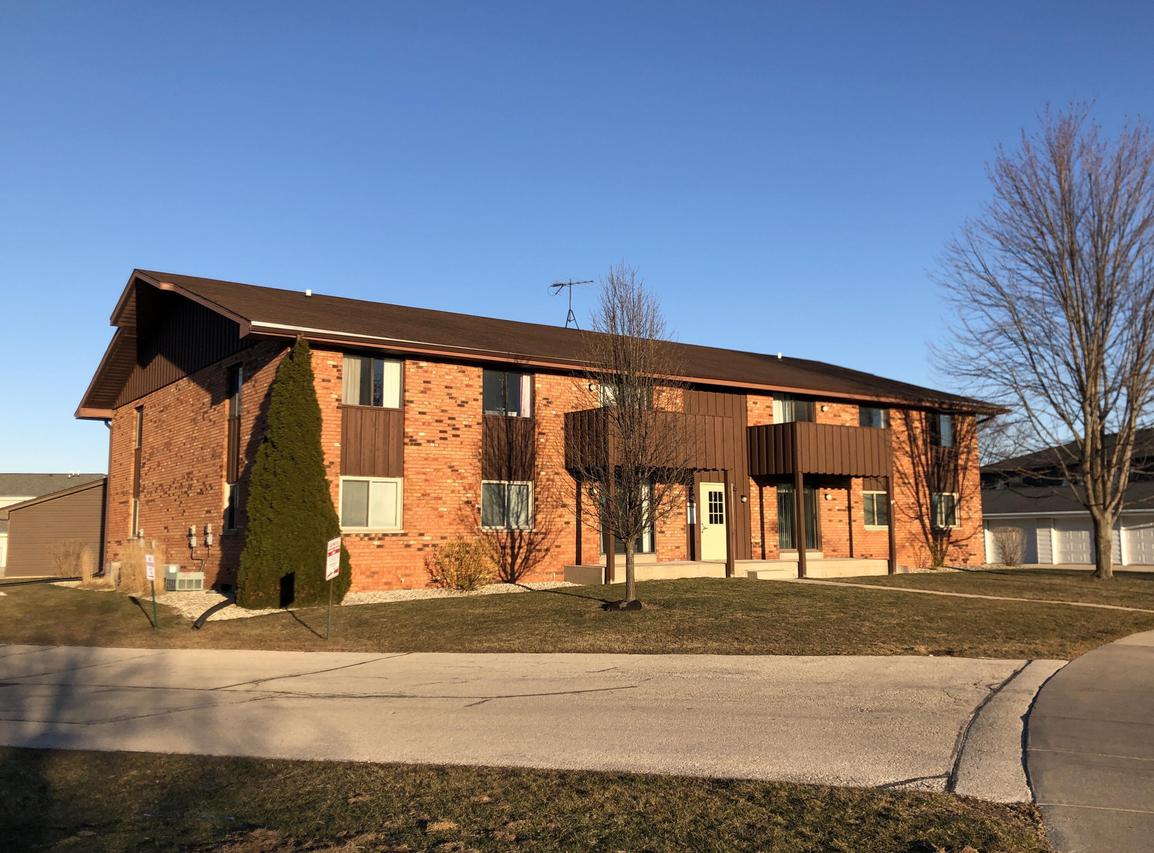 10352 W Whitnall Edge Cir., Franklin, WI 53132