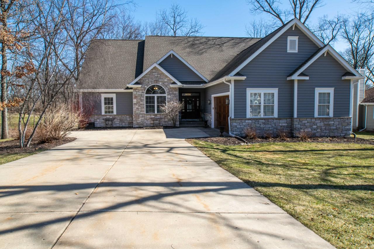 1811 Prestwick Dr 19-08, Geneva, WI 53147