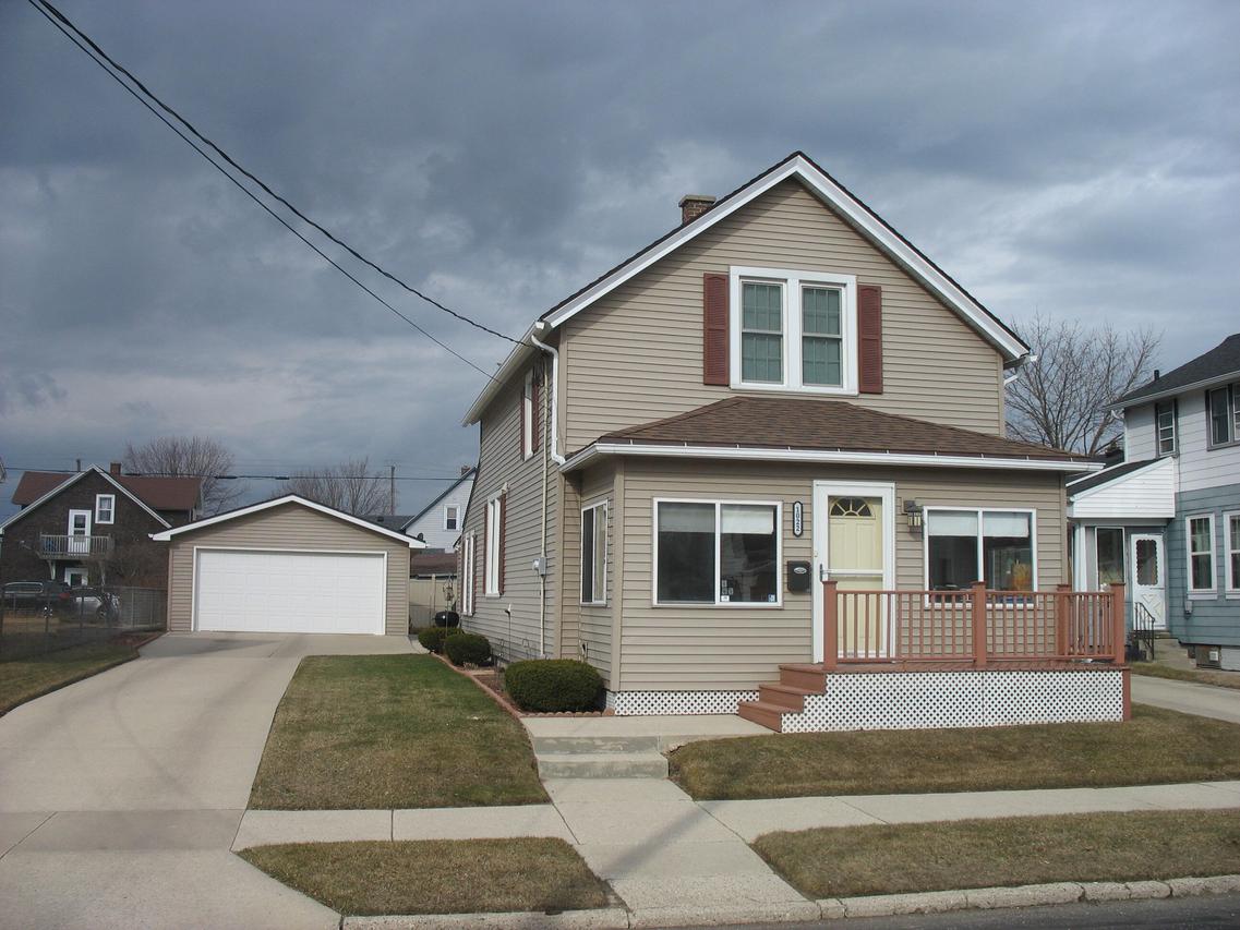 1022 S 23rd St., Manitowoc, WI 54220