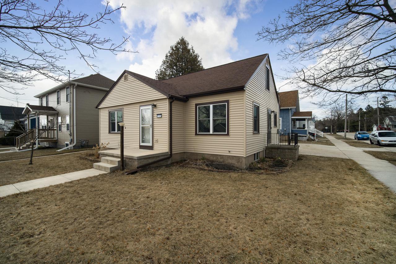 2103 Lincoln St., Two Rivers, WI 54241
