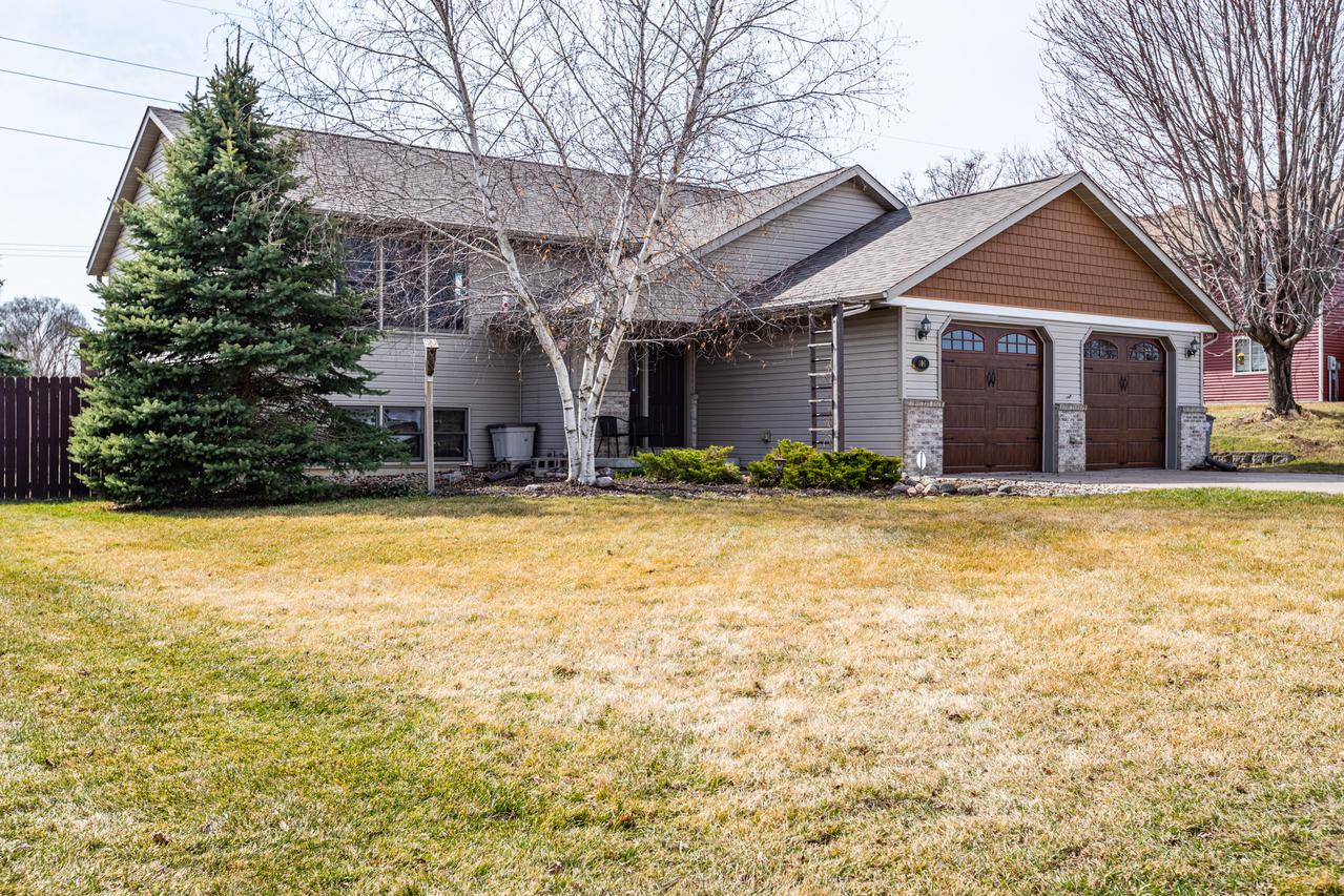 606 Freedom St, Holmen, WI 54636