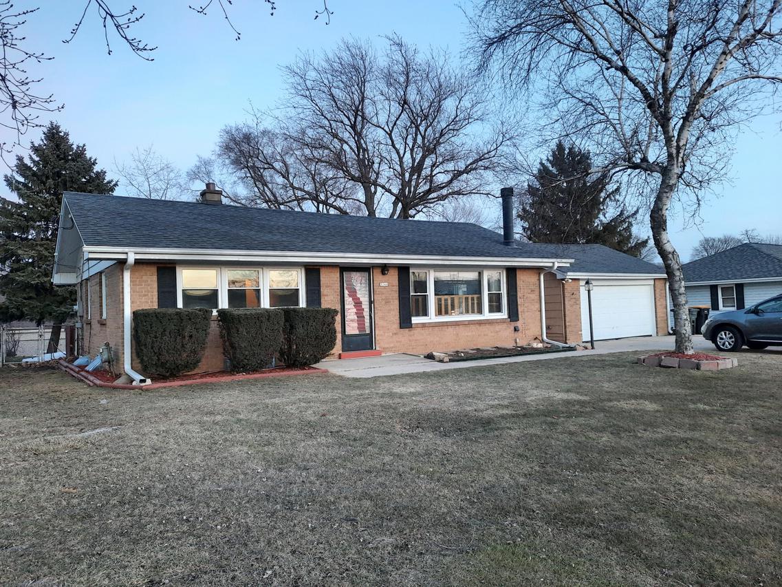 3246 N Mayfair Rd, Wauwatosa, WI 53222