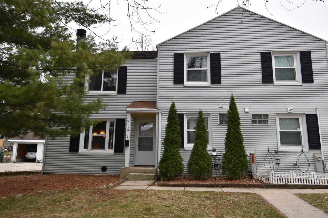 5915 Dendron Ln., Glendale, WI 53129