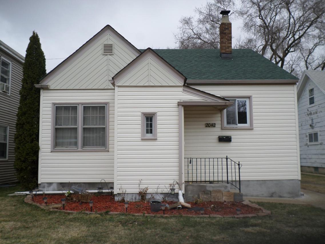 2042 Hickory Grove Ave., Racine, WI 53403