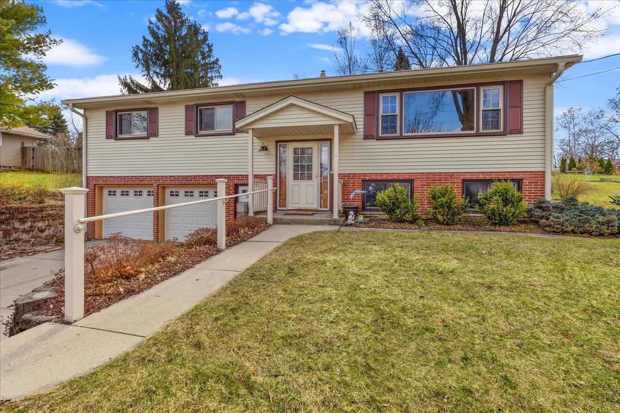 1367 Harris Dr., Waukesha, WI 53186