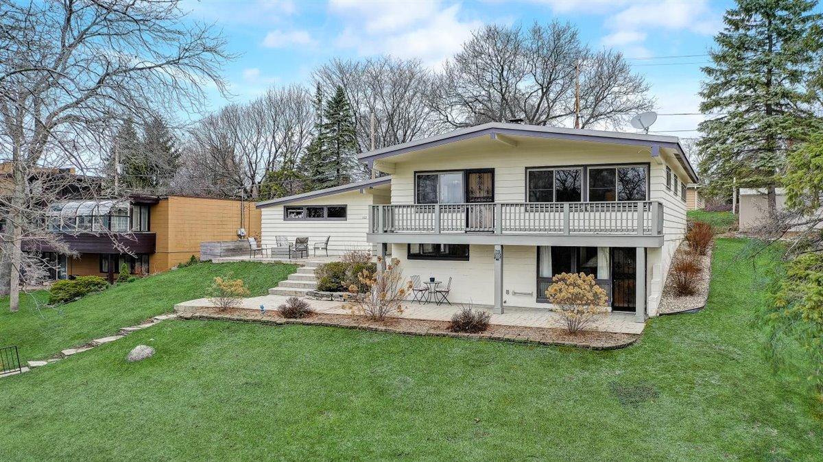 322 Oxford Rd., Waukesha, WI 53186