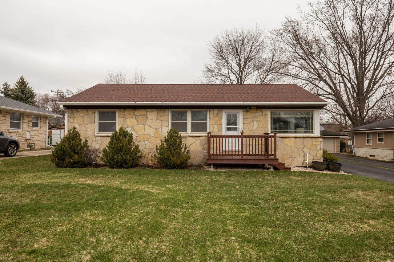 4146 N 94th St, Wauwatosa, WI 53222