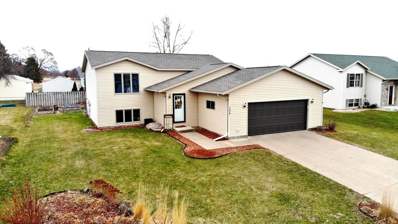 208 Johnson St, Holmen, WI 54636