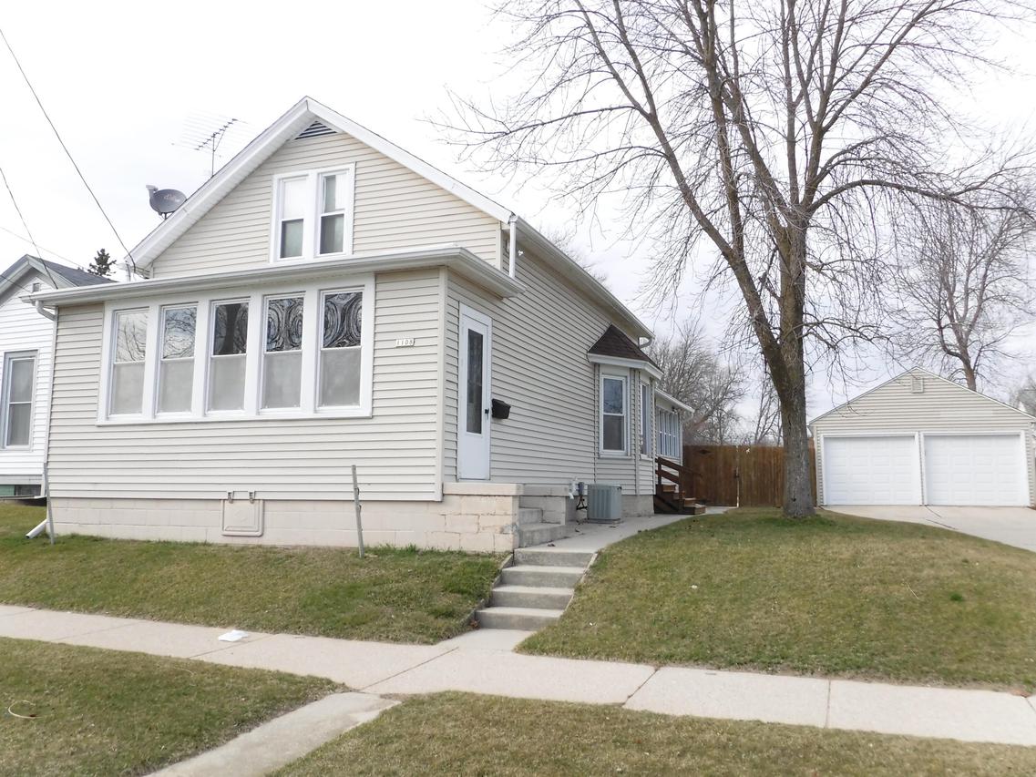 1108 Hamilton St., Manitowoc, WI 54220