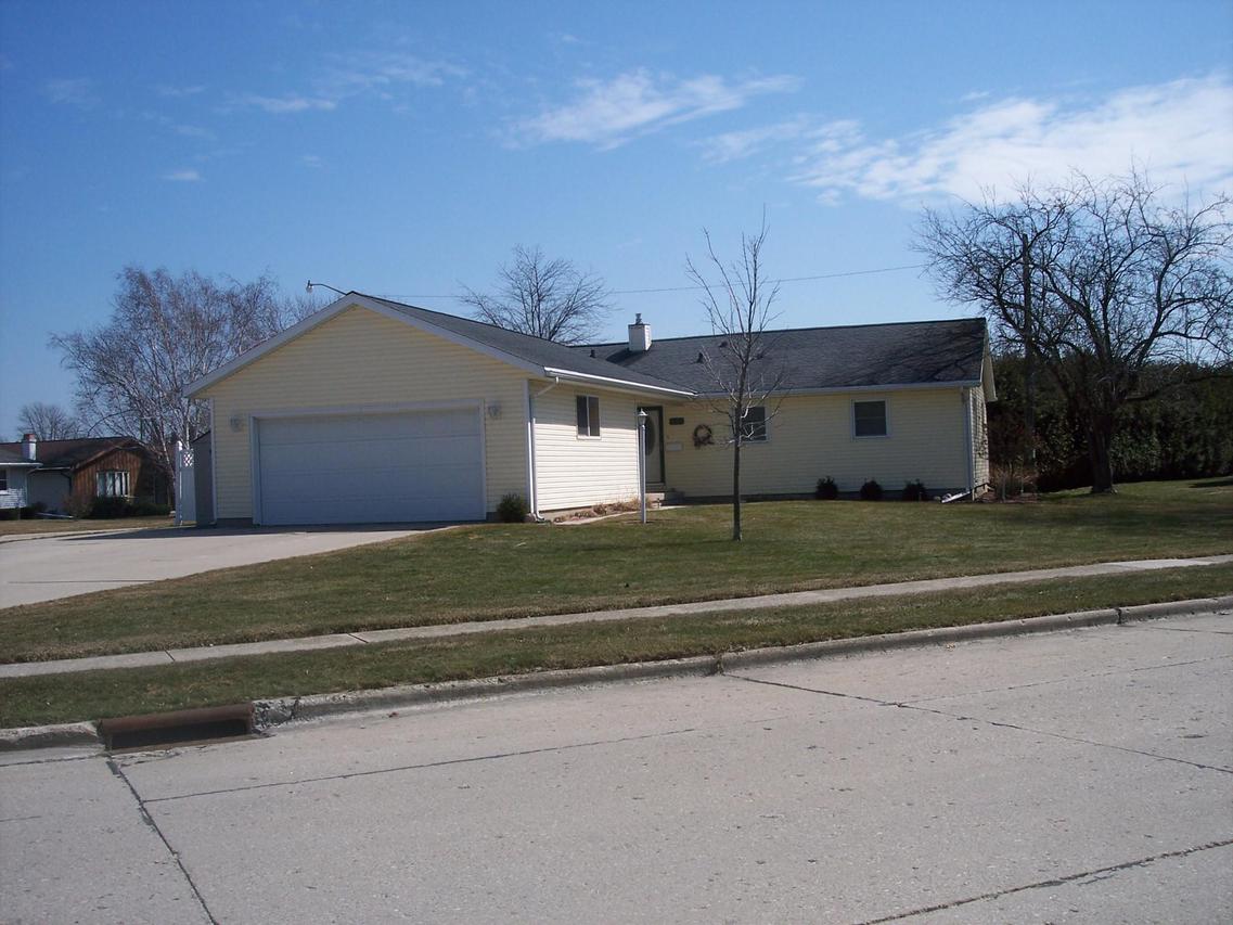 1627 Miriam Rd., Manitowoc, WI 54220