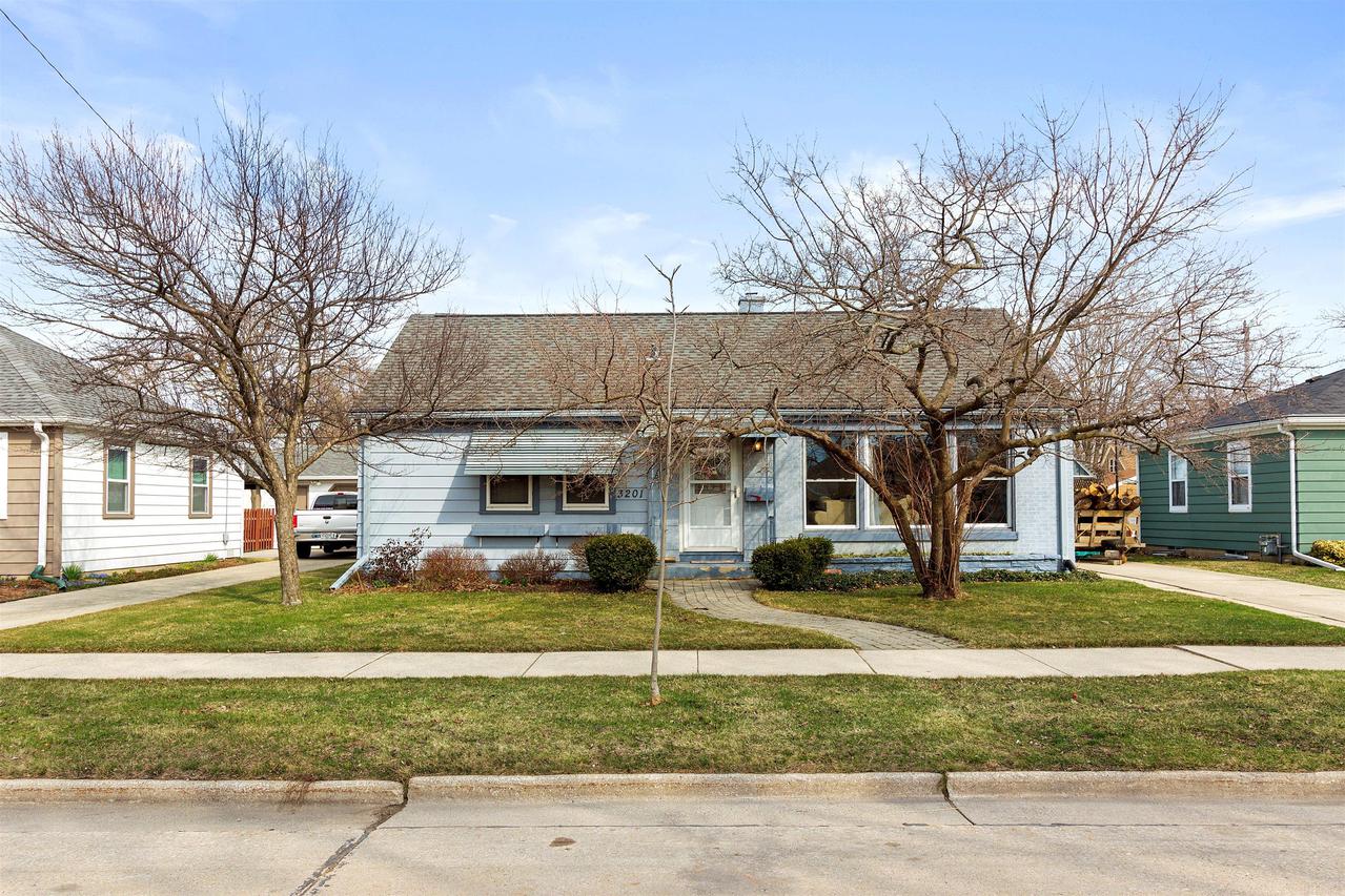 3201 Erie St, Racine, WI 53402