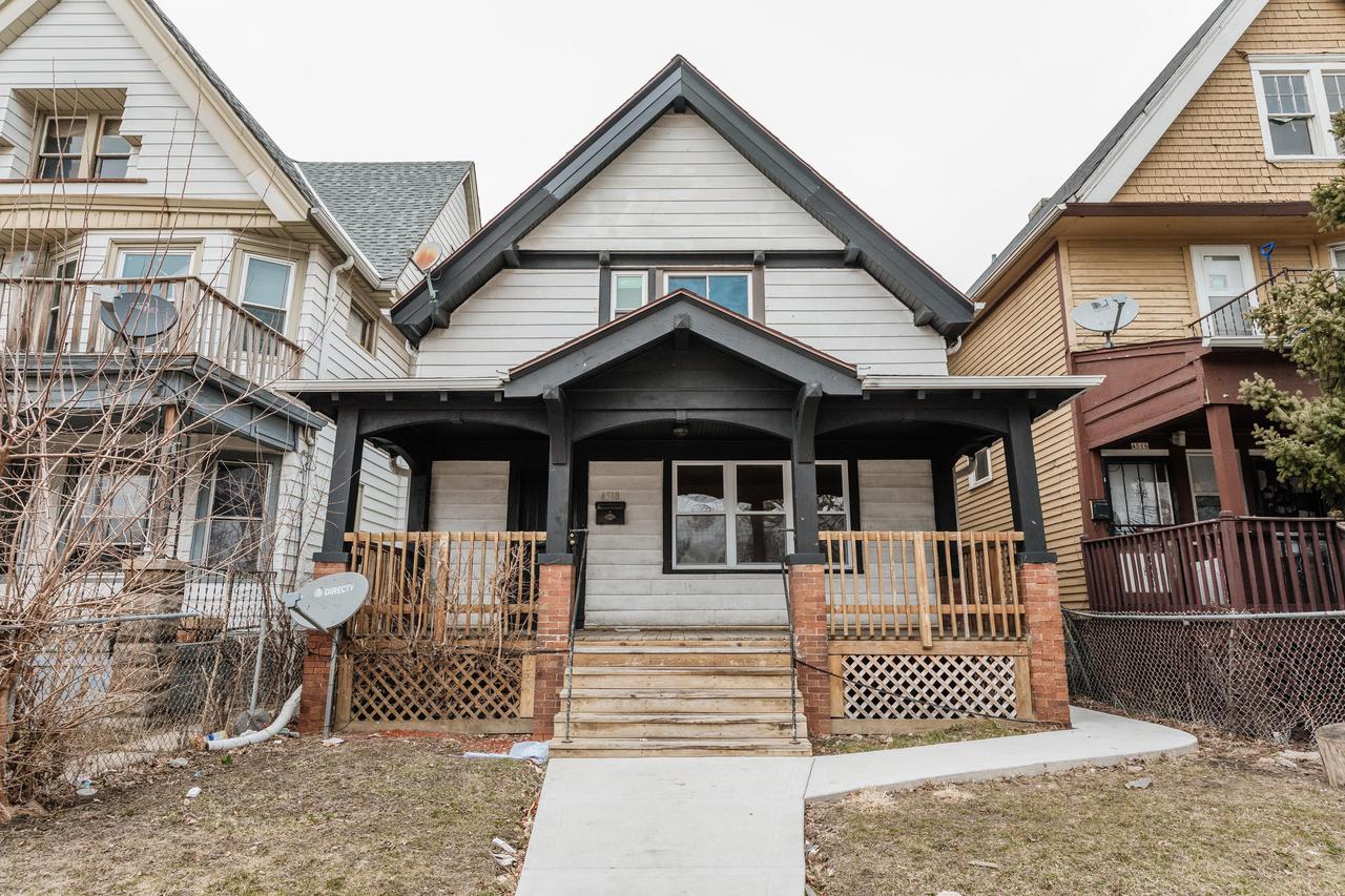 4518 W Lloyd St, Milwaukee, WI 53208