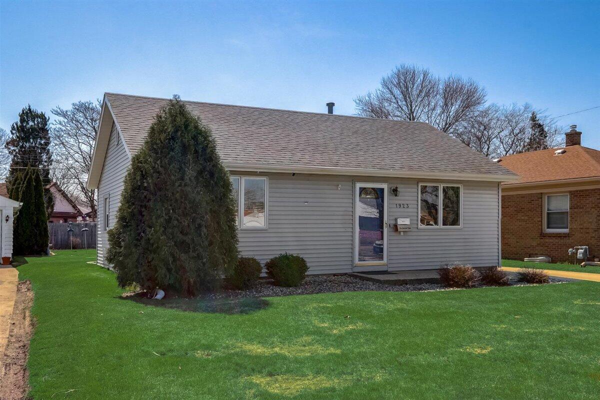 1923 Jerome Blvd, Racine, WI 53403