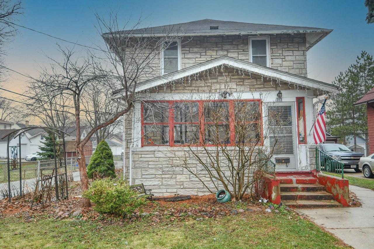 313 Frame Ave, Waukesha, WI 53186