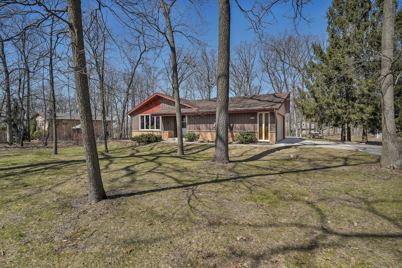 27132 Nottingham Dr., Dover, WI 53185