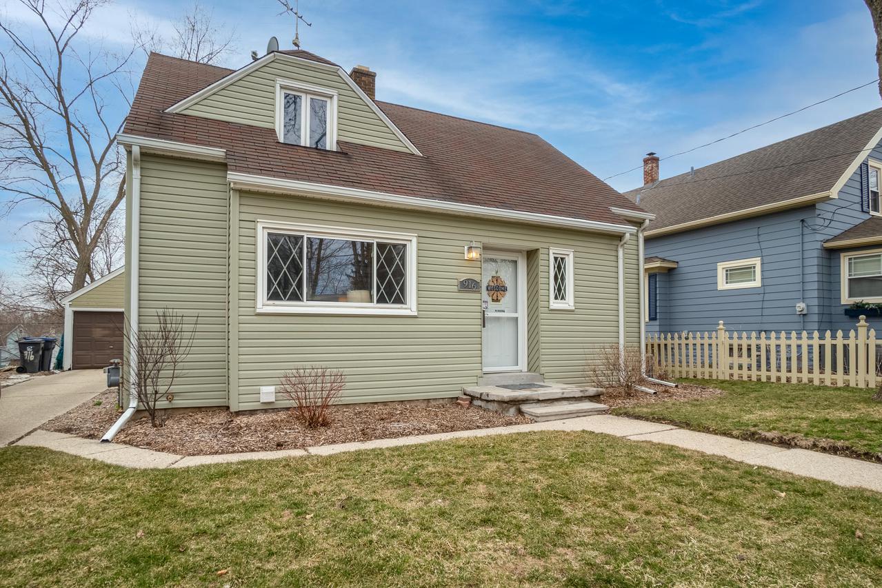 916 N Greenfield Ave., Waukesha, WI 53186