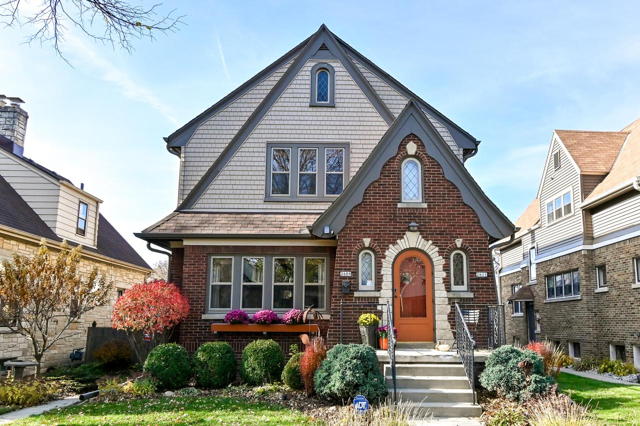 2609 N 67th St #2611, Wauwatosa, WI 53213