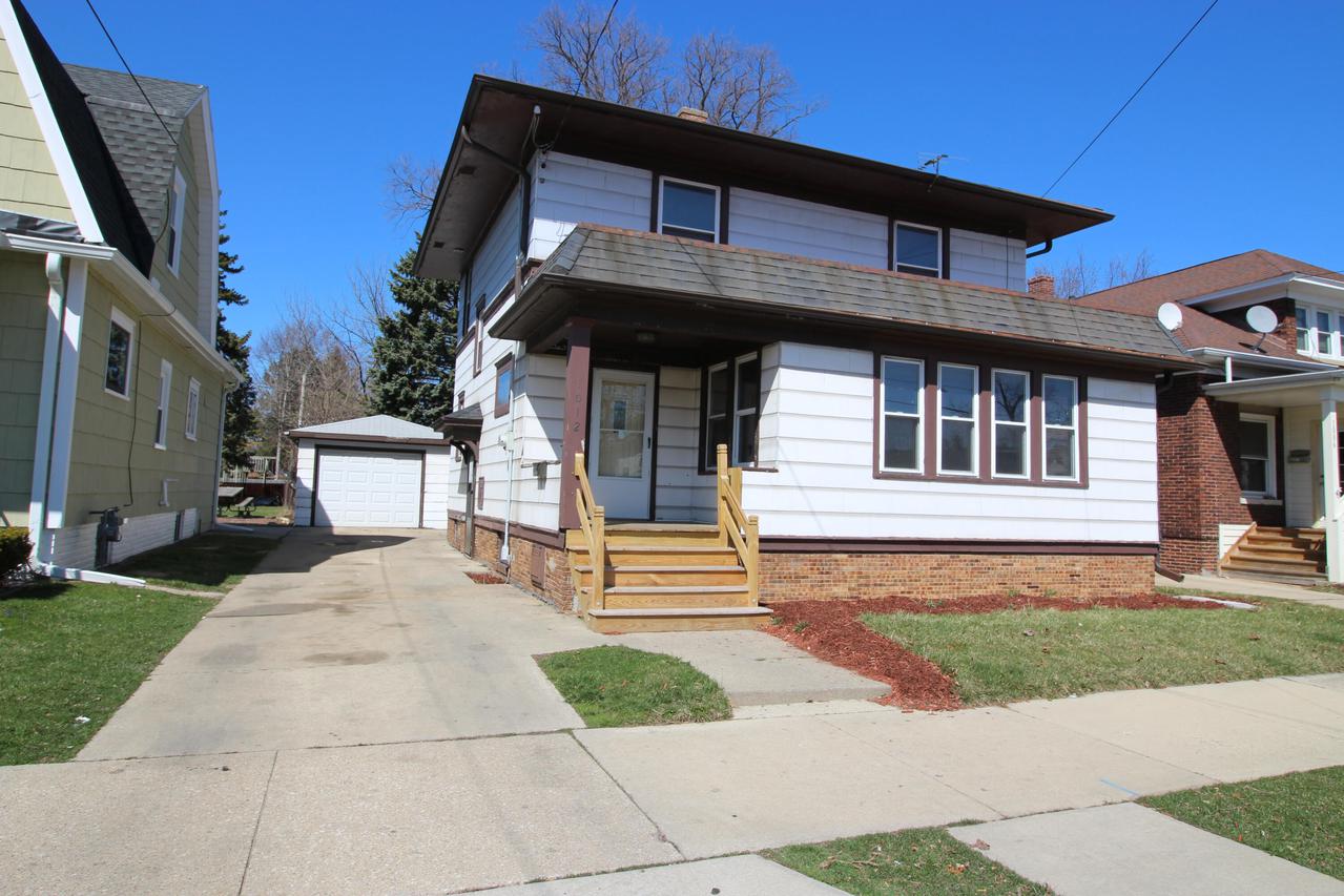 1012 Yout St, Racine, WI 53402