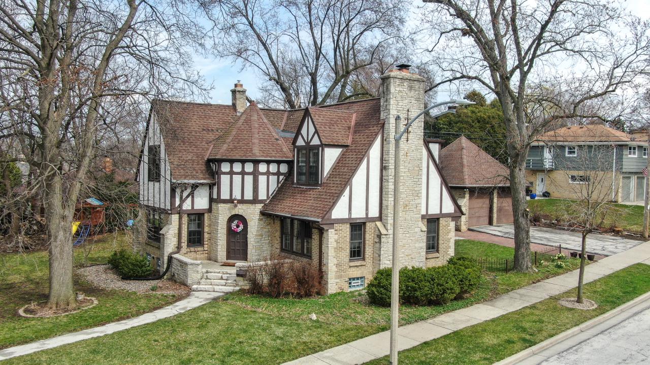 10441 W Grantosa Dr., Wauwatosa, WI 53222