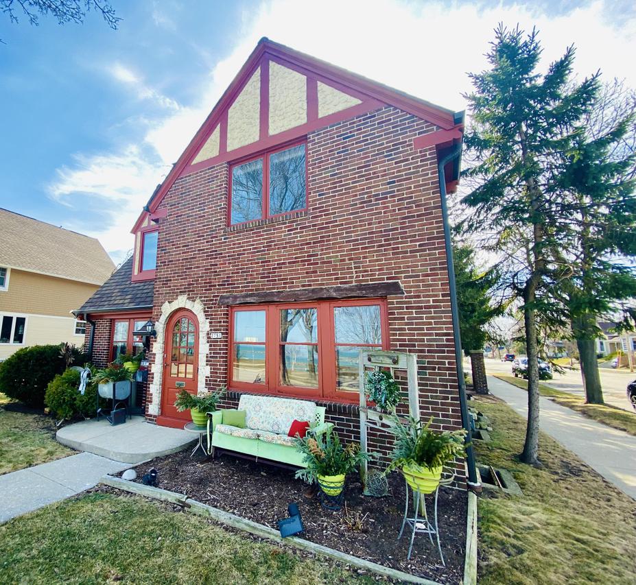 2751 S Shore Dr., Milwaukee, WI 53207