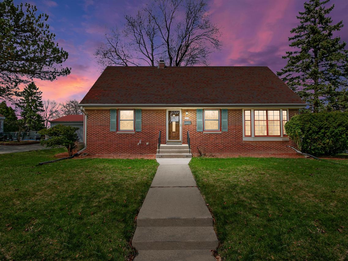 7404 W Wedgewood Dr, Milwaukee, WI 53220