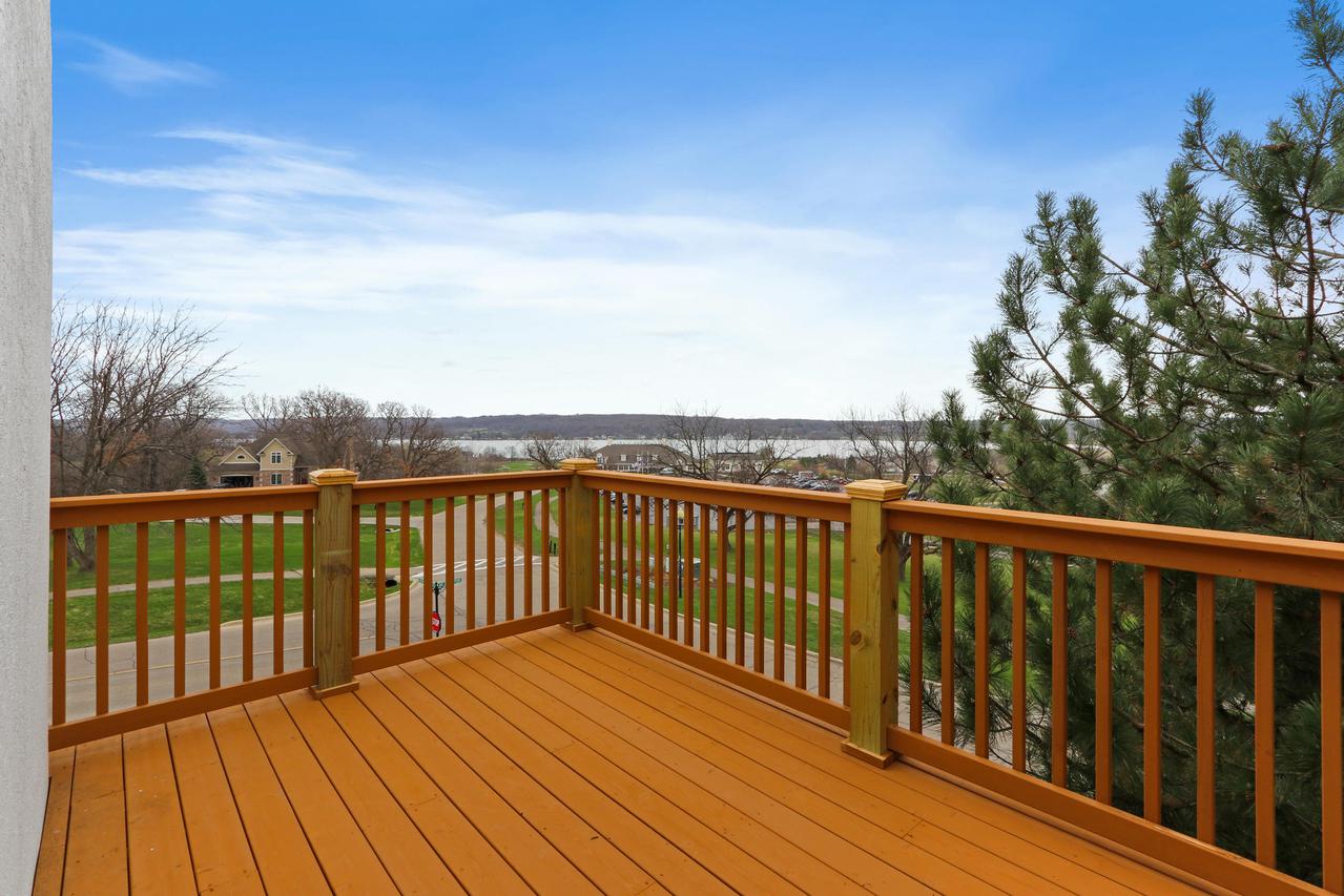 1121 Lakeland Ln., Geneva, WI 53147
