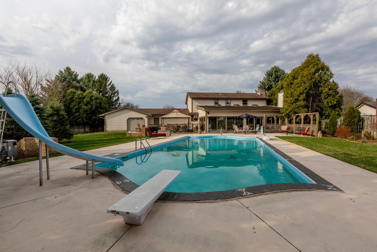 20420 Brook Park Dr., Brookfield, WI 53045