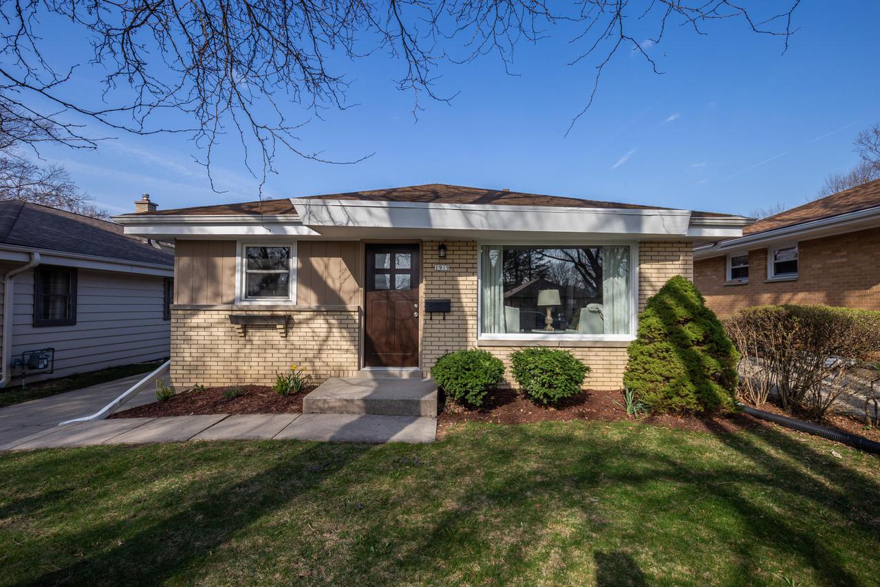 1919 N 118th St., Wauwatosa, WI 53226