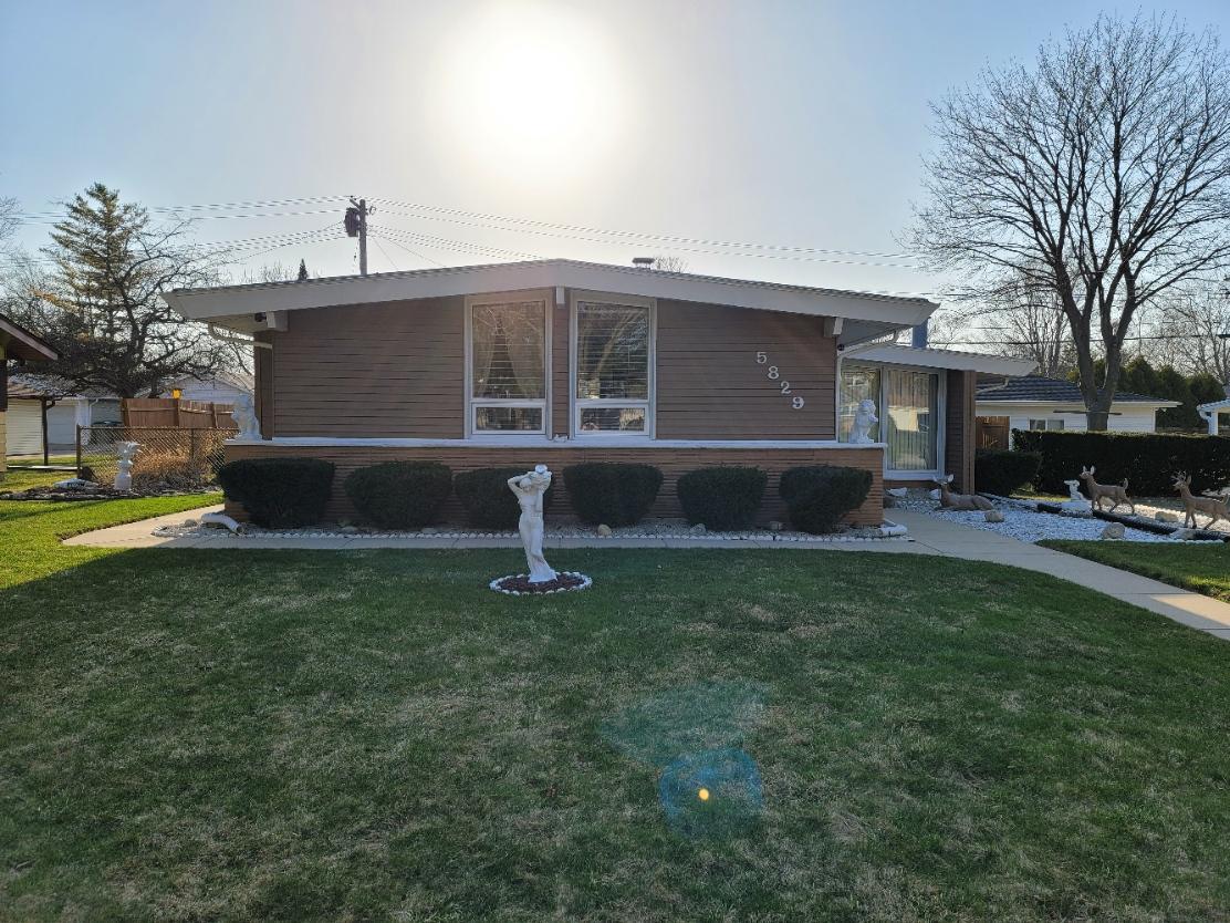 5829 S Honey Creek, Milwaukee, WI 53221