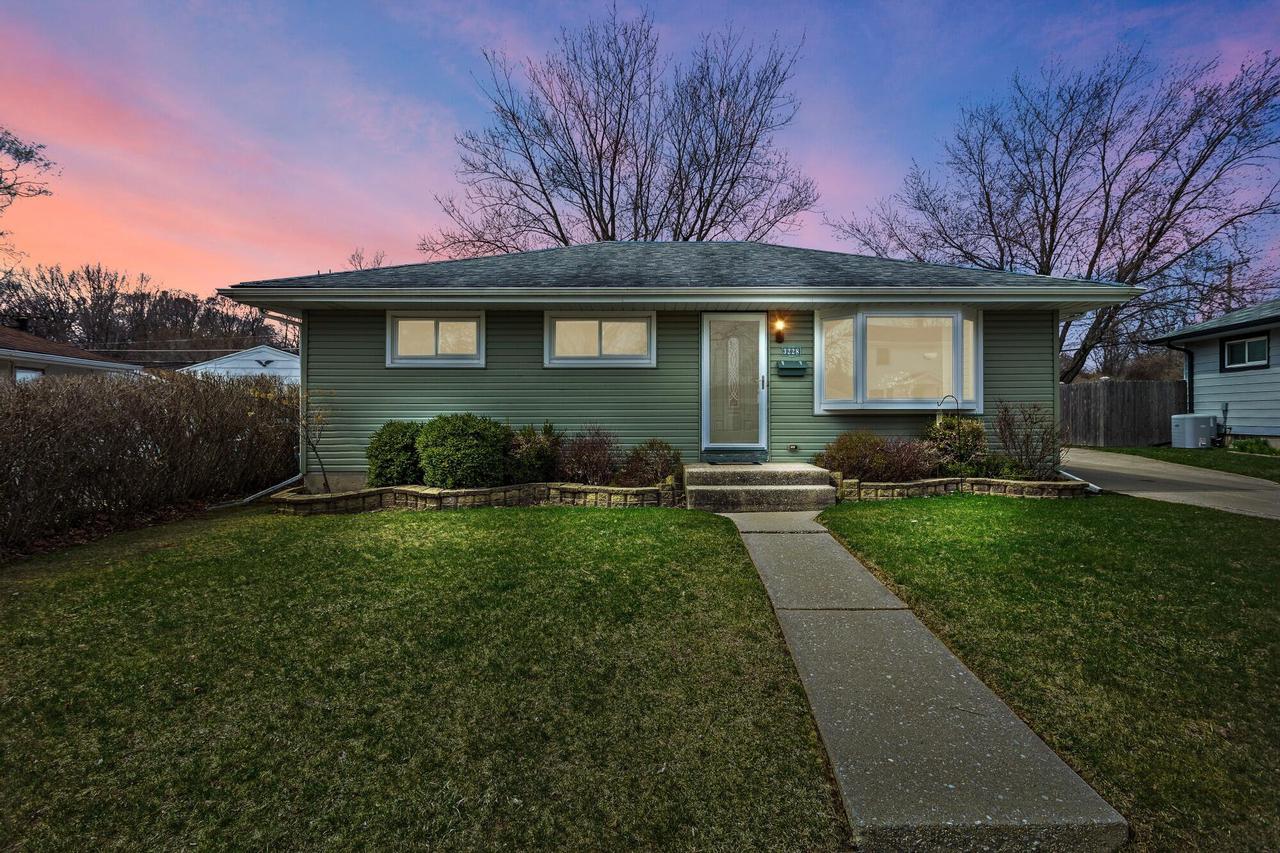 3228 Spruce St., Racine, WI 53403